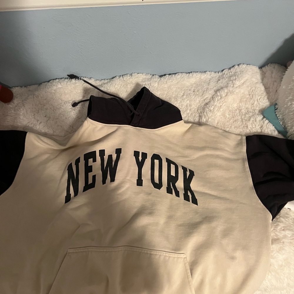 Brandy Melville New York hoodie